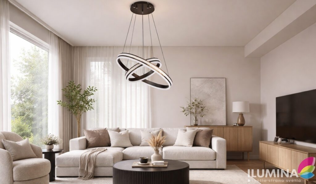 Moderna dnevna soba sa prstenastim LED lusterom iznad svetle garniture za sedenje